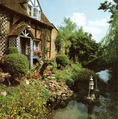 11.Riverside Cottage